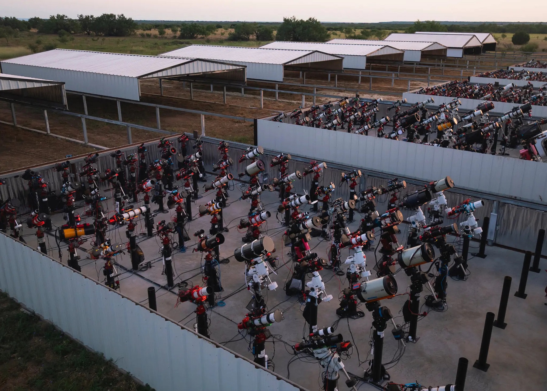 Farma pro teleskopy. Super byznys, ale asi nic pro mě.